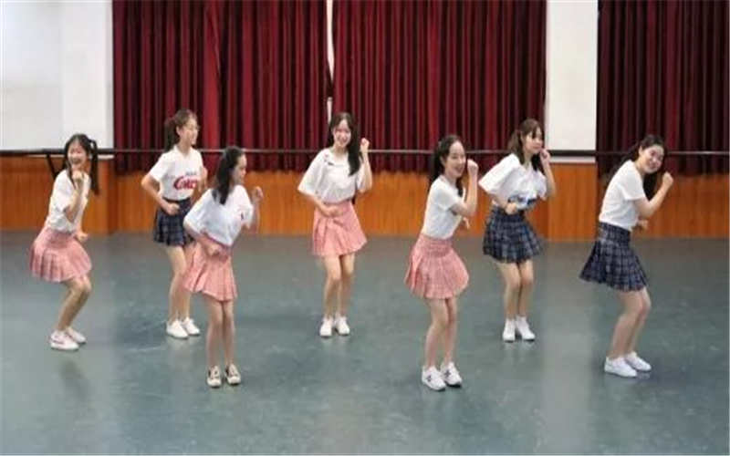 学前教育就是幼师吗?