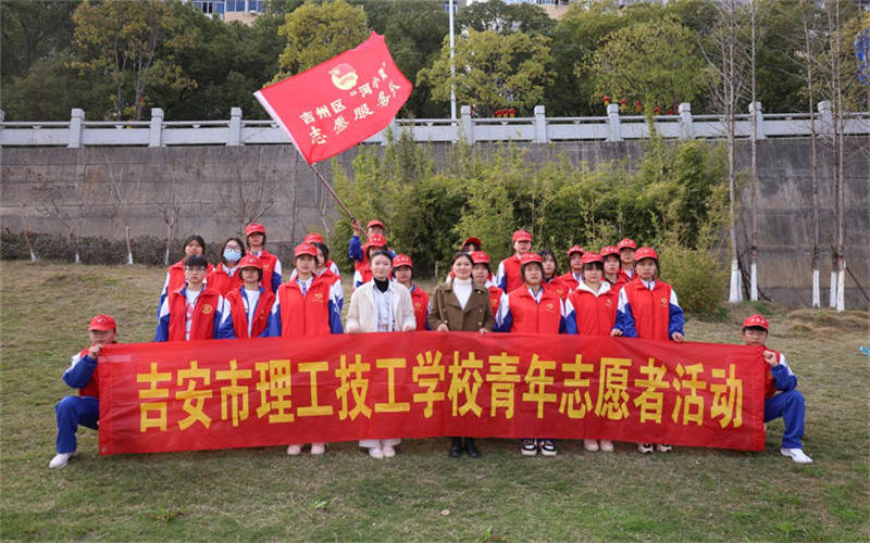 学雷锋月，我校开展守护“河小青”志愿者服
