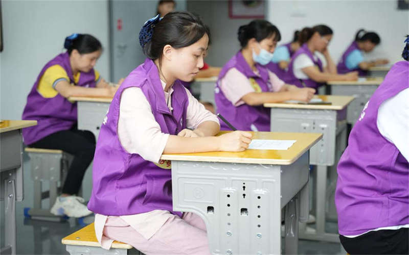 2023年吉州区巾帼家政服务职业技能大赛在我校成功举办