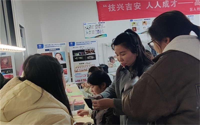 我校开展日常督学活动，全面提升教学质量