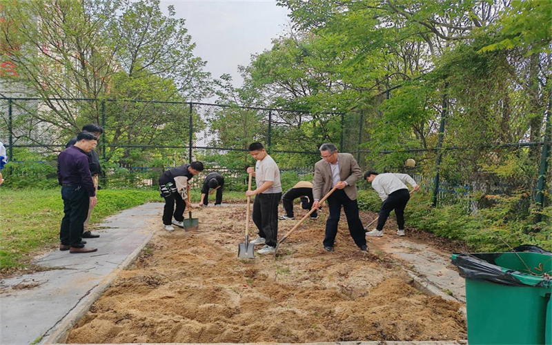校园绿化齐参与，共建美丽理工校园