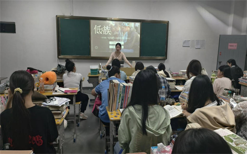 我校各班级开展“拒做低头族，抬头赢未来”