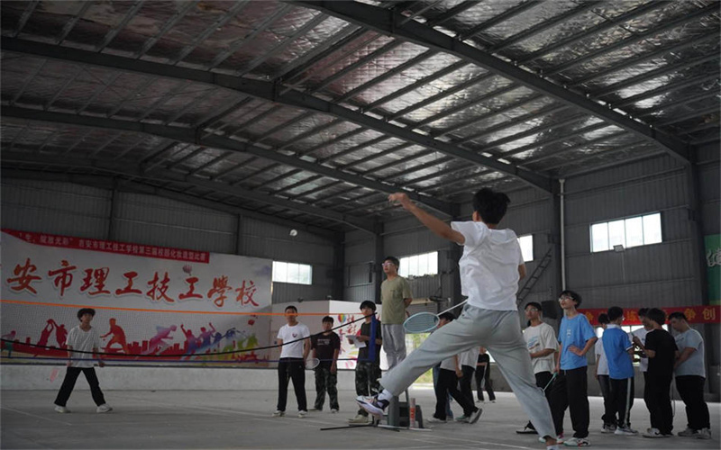 激情挥拍 青春飞扬—我校举办2025年校园羽毛球