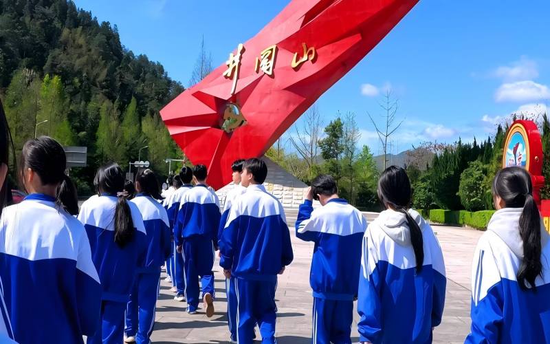 点燃青春信仰之火，照亮奋进前行之路-我校赴