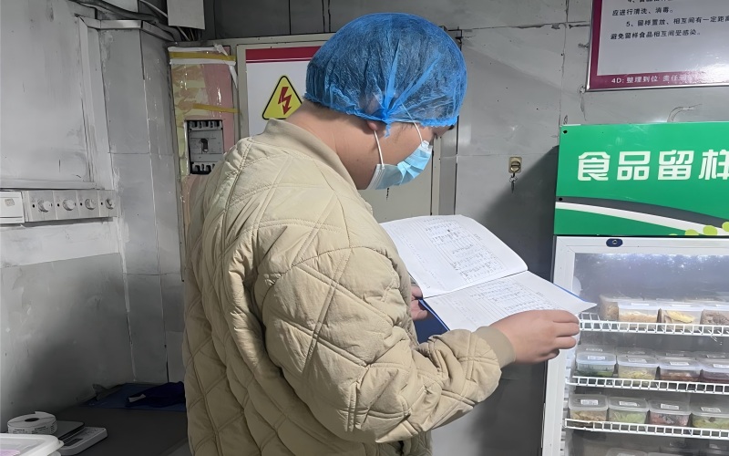 严守食品安全底线 筑牢师生健康屏障—我校